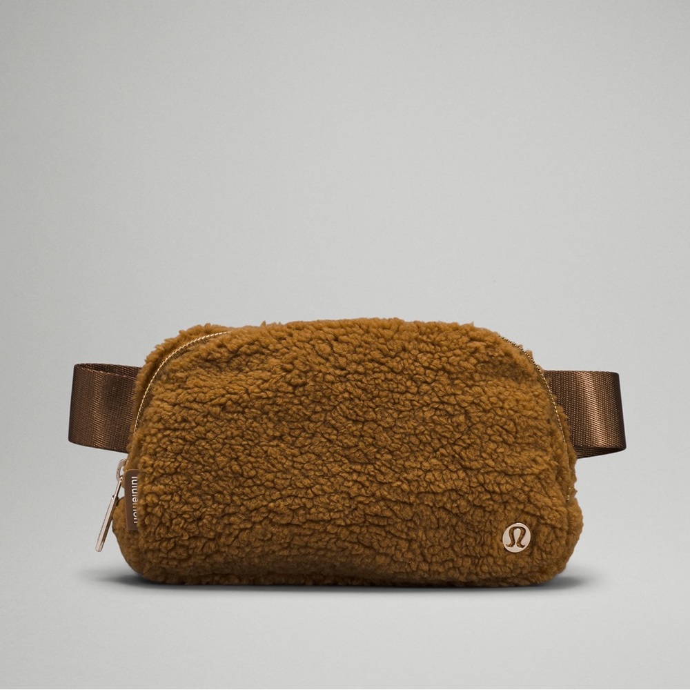 Lululemon Sherpa Everywhere Belt Bag 1L Fleece in Burnt Caramel
